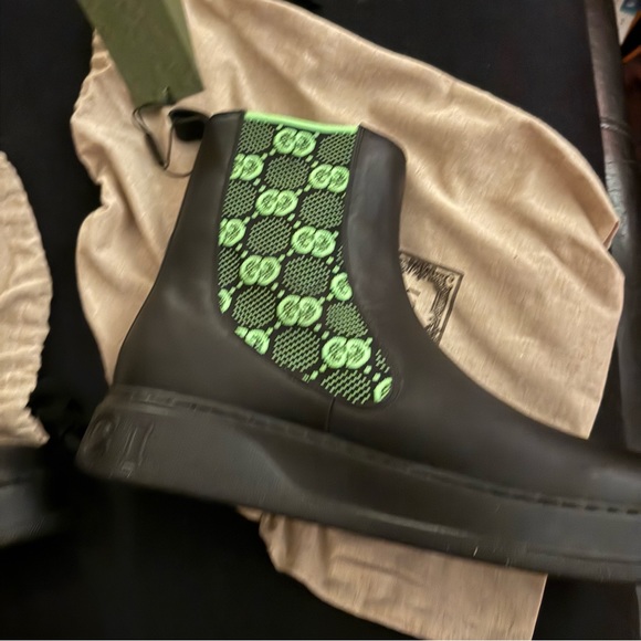 Gucci Black and Lime Green Logo Chelsea Boots - Picture 9 of 12